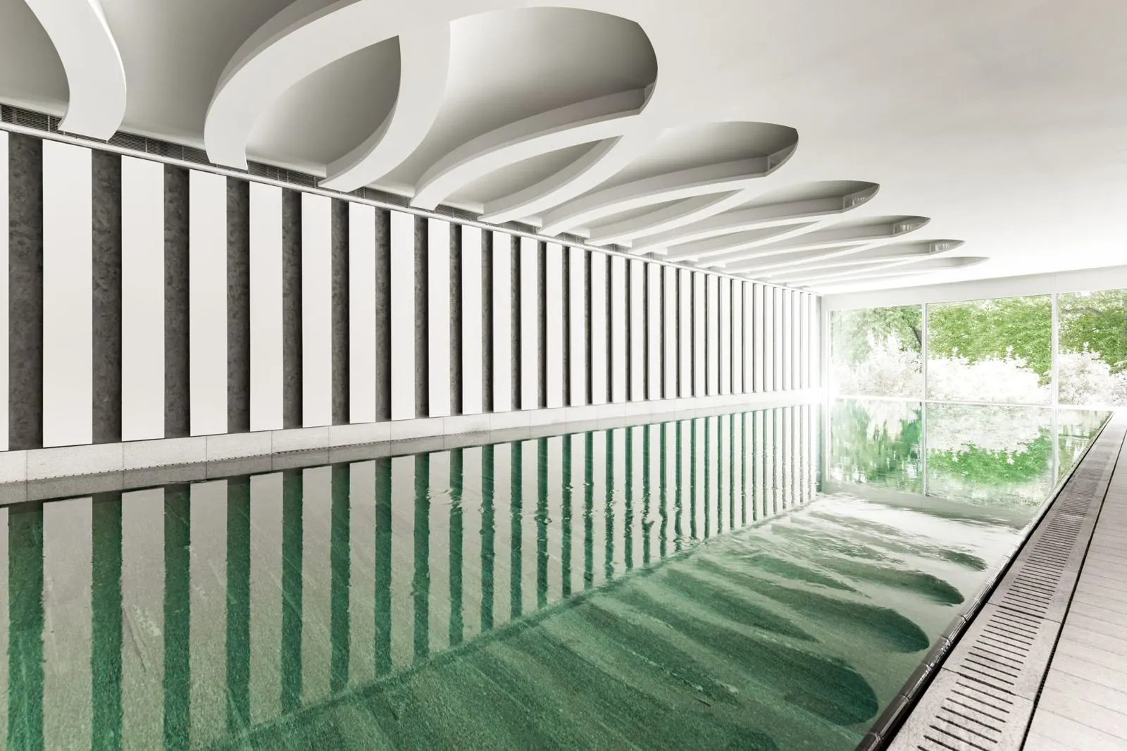 Hallenbad im Chenot Palace Weggis